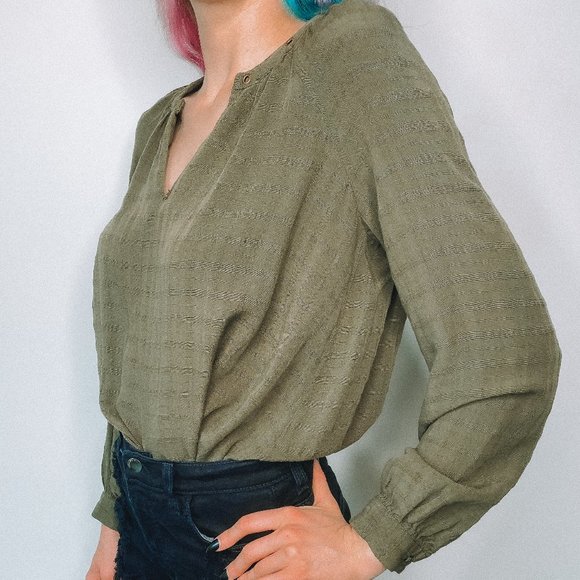 Knox Rose Green Long Sleeve Blouse - Picture 2 of 6